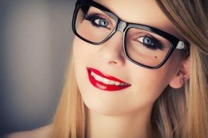 maquillaje-chicas-con-lentes_opt