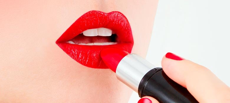 Como Debes de Maquillar los Labios